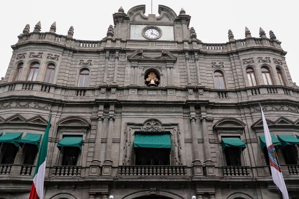 Ello después de que Protección Civil y autoridades de Xochimehuacán, recomendaron no utilizar el puente por daños a su estructura