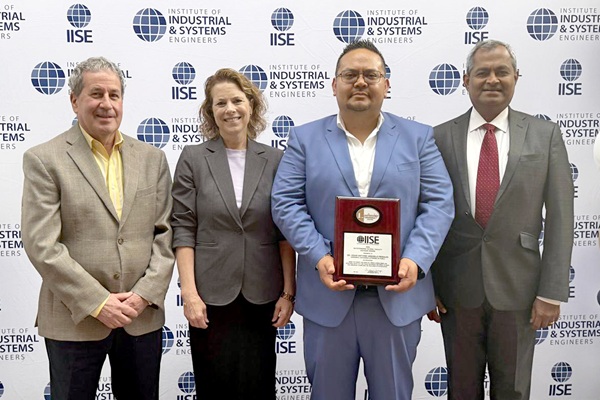 BUAP Distinguen a docente con el Global Outstanding Faculty Advisor Award