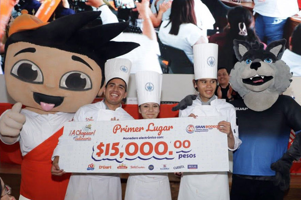 Estudiantes de la Licenciatura en Gastronomía ganaron el concurso ¡A chopear! Reto culinario y recibieron un premio de 15 mil pesos