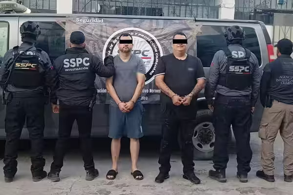 Mario Lindoro “N” y Mario Alfredo “N”, presuntos integrantes de ‘Los Chapitos’, fueron detenidos por la FGR en el estado de Jalisco