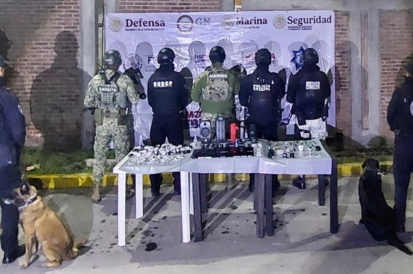 Catean penales de Puebla y Huauchinango; aseguran armas punzocortantes, drogas y teléfonos.