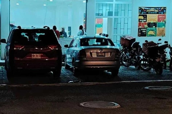 Cierran taquería en Coronango tras asalto y robo de dos camionetas, y amenazas contra dueño; caso es denunciado en redes sociales