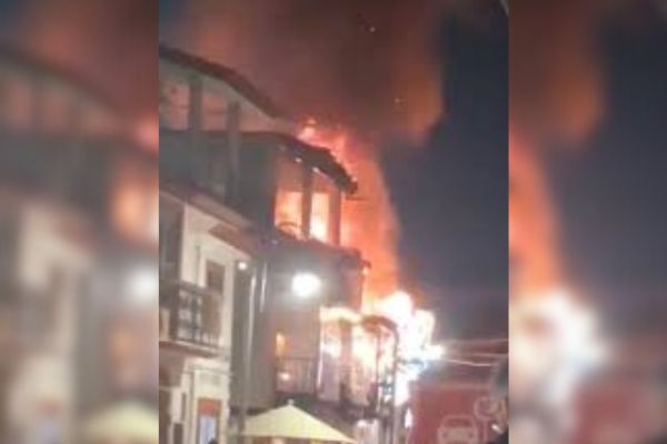 El incendio en la sucursal "Gallo Pollo" fue liquidado en su totalidad gracias a una respuesta inmediata y tampoco hubo heridos