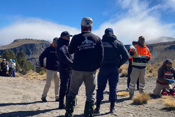 Gobierno de Puebla coordina rescate en el Citlaltépetl; son hallados con vida 10 alpinistas