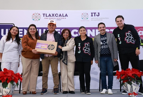 Gobierno de Tlaxcala entrega 1,250 computadoras portátiles, con un subsidio del 80%
