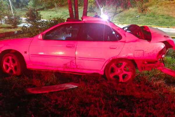 La mujer que conducía fue hallada sin vida por elementos de emergencia, al llegar a la zona del incidente en el Periférico