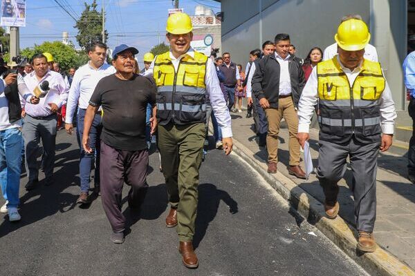 Alejandro Armenta verifico los avances de las obras de rehabilitación del circuito de vialidades principales en la colonia América Sur