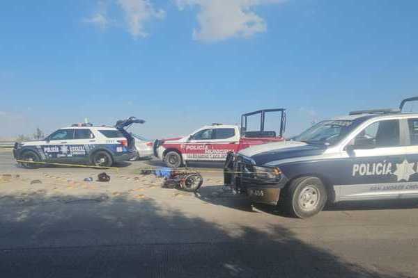 La motociclista circulaba sobre el Periférico Ecológico en el carril de la extrema izquierda cuando perdió el control de la unidad