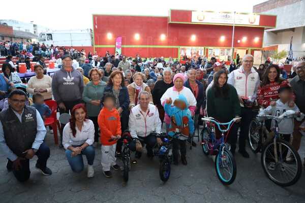 El SMDIF realizó las posadas navideñas en San José Xilotzingo y La Margarita, donde familias y vecinos se integraron a diferentes actividades