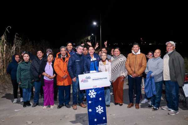 Lupita Cuautle realizó la entrega de la obra de ampliación de la red eléctrica en la localidad de San Luis Tehuiloyocan