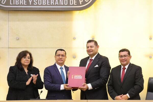 Alejandro Armenta rindió su primer informe de gobierno frente al Pleno de la LXII Legislatura en la sede del Congreso de Puebla