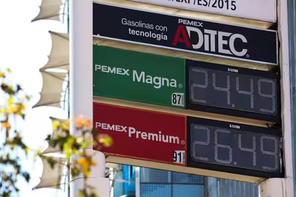 La Estrategia para Estabilizar el Precio de la Gasolina fue un pacto voluntario con los empresarios gasolineros para mantenerla