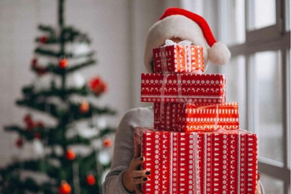 Mexicanos llegan a gastar hasta 3,500 pesos para los regalos de Navidad