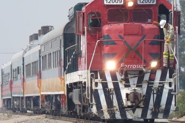 En una parada total del tren Intermodal México-Veracruz,personal de seguridad detectó que dos contenedores llegaban vandalizados