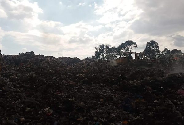 Se incendia relleno sanitario de Nanacamilpa; bomberos logran contener el siniestro en la madrugada