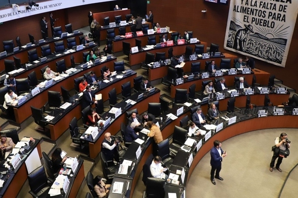 Con 82 a favor y 34 en contra se aprobó la Ley General de Aguas, después, se presentaron 25 reservas, pero algunas fueron retiradas