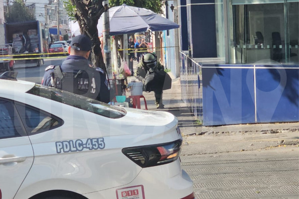 Un objeto posiblemente explosivo fue abandonado en un ventanal de la sucursal bancaria de BBVA, y elementos del grupo Potasio lo retiraron