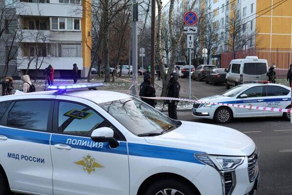 Dos policías de tráfico fueron asesinados tras la explosión de un coche la madrugada de este miércoles en el sur de Moscú, Rusia