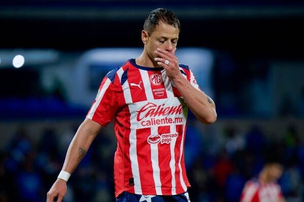 “Chicharito” Hernández le dice adiós a las Chivas, tras penal fallido en el Apertura 2025
