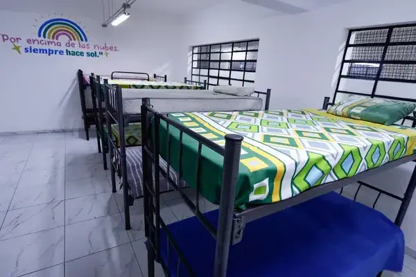 El Dormitorio Municipal se ubica en la 16 Oriente número 207, en el Centro Histórico de Puebla, y ofrece los servicios y aseo personal