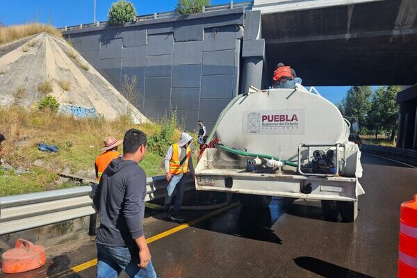 Los trabajos de rehabilitación del drenaje pluvial en el retorno del Periférico Ecológico, a la altura del Bulevar Forjadores, seguirán