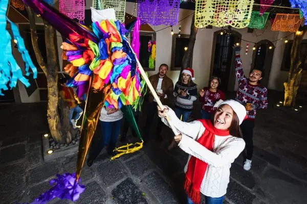 Las posadas no siempre fueron como las conocemos hoy. ¿Sabías que, en un principio, no incluían música festiva, comida deliciosa, ni piñatas?