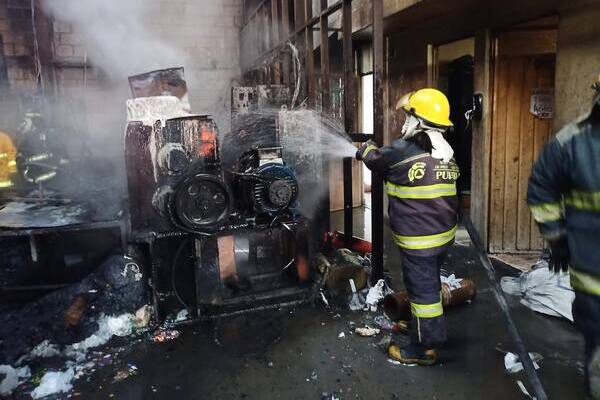 No fue necesario evacuar a los vecinos de la Avenida Libertad, sin embargo la zona fue acordonada hasta que el incendio fue controlado