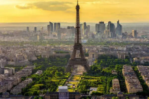 Y es que París bien vale una misa —como dijo el rey Enrique IV, según cuenta la historia. Es una ciudad para ver, para degustar y para vivir