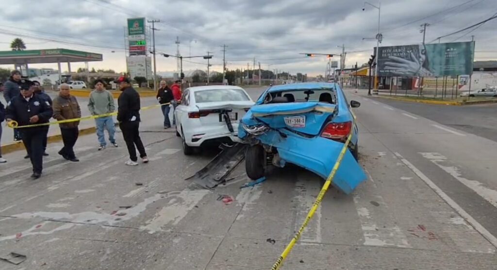 En Amozoc, conductor ebrio choca contra autos siniestrados sobre carretera federal Puebla-Tehuacán