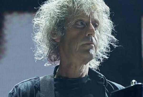 Luto en la banda The Cure: murió el guitarrista Perry Bamonte durante Navidad