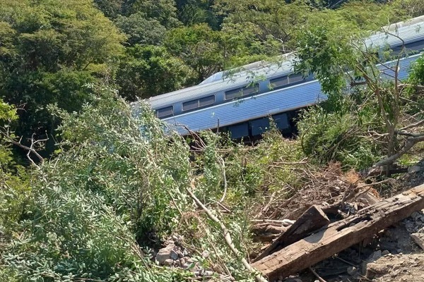 Tren del Corredor Interoceánico del Istmo de Tehuantepec se descarrila en Oaxaca con 241 pasajeros