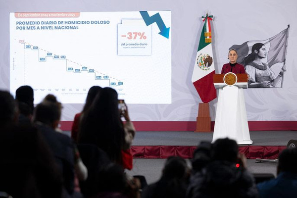 Claudia Sheinbaum resaltó que, gracias a la implementación de la Estrategia Nacional de Seguridad, se logró la reducción de homicidios dolosos