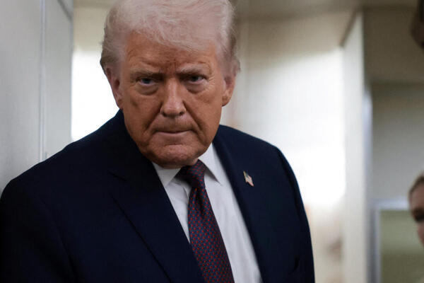 El presidente Donald Trump advirtió a Irán que el tiempo se está agotando para alcanzar un acuerdo "justo y equitativo" con Estados Unidos