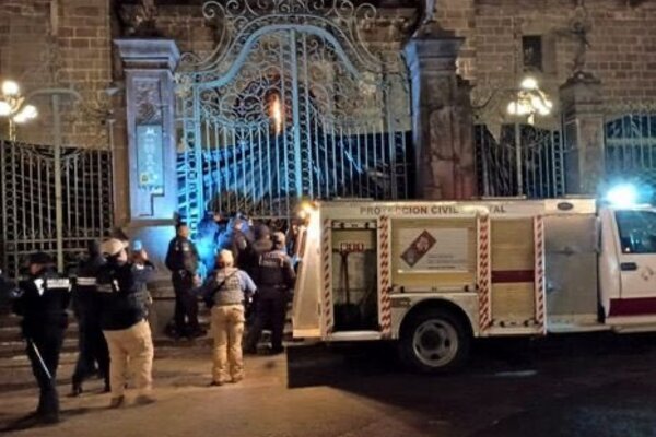 El Ayuntamiento de Puebla prometió reforzar la seguridad de la Catedral Angelopolitana tras el incendio de la madrugada de este sábado