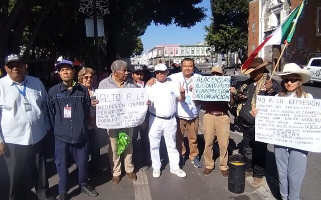 Fracasa marcha por el Día de las y los Periodistas en Puebla; llegan solo diez activista