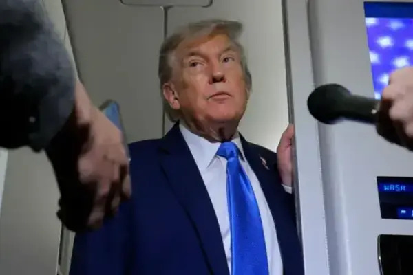 La vocera de la Casa Blanca, Karoline Leavitt, aseguró en una conferencia este lunes que Trump tampoco descarta acciones militares en Irán