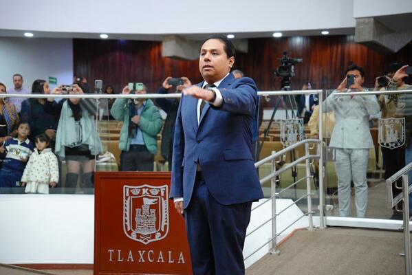 Silvano Garay Loredo rindió protesta de Ley ante el Pleno del Congreso de Tlaxcala y asumió el cargo de diputado en funciones de propietario