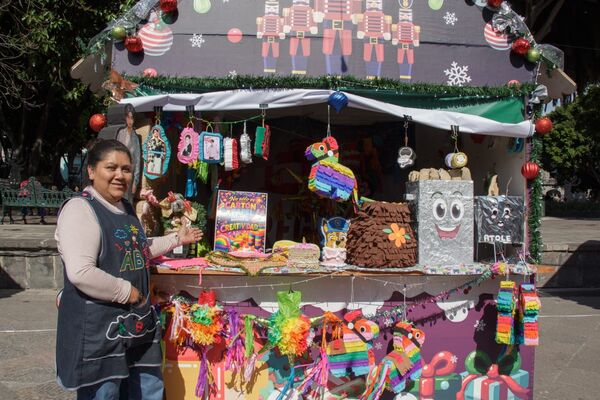 Los 112 emprendedores, emprendedoras, artesanas y artesanos, estuvieron en cinco puntos de venta durante 38 días en la ciudad de Puebla