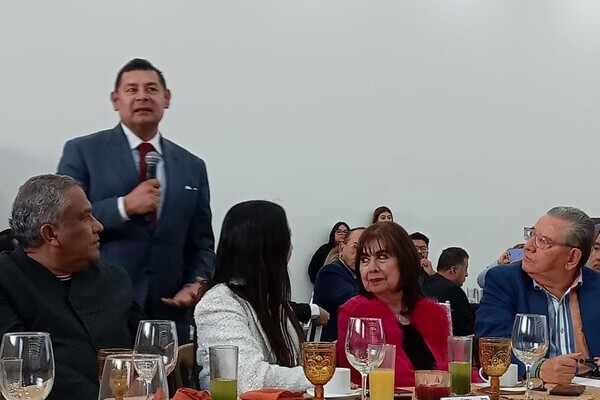 En la comida de Año Nuevo, el gobernador Armenta encabezo su discurso reconociendo la importancia de los medios de comunicación
