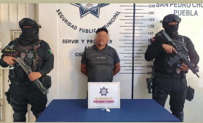 Policía de San Pedro Cholula captura a narcomenudista con motocicleta robada en Momoxpan