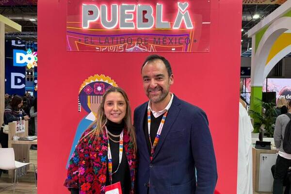 En una jornada de trabajo en la FITUR se destacó la Procesión de Viernes Santo, la gastronomía y el patrimonio de la ciudad de Puebla