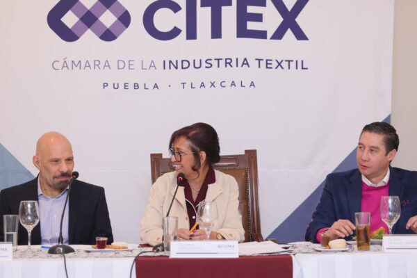 Lorena Cuéllar se reúne con integrantes de la Cámara de la Industria Textil de Puebla y Tlaxcala