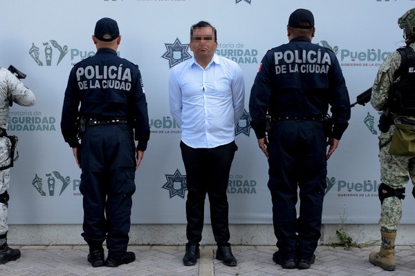 En calles del Centro Histórico, detuvieron a Felipe “N”, quien después de forzar la puerta de un vehículo estacionado, sustrajo artículos