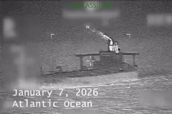 Ambos barcos son parte de una “flota fantasma” de buques que transportan petróleo desde Rusia, Irán y Venezuela desafiando sanciones occidentales