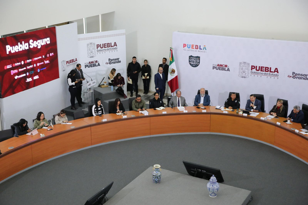 García Parra comentó que las piezas prehispánicas, ahora en manos de la FGR, fueron detectadas cuando eran trasladadas de manera ilegal