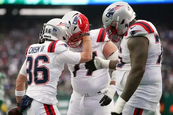 En la AFC, Denver Broncos se quedó con el sembrado No. 1 y por eso no jugará en Comodines. En la NFC, Seattle Seahawks también descansará