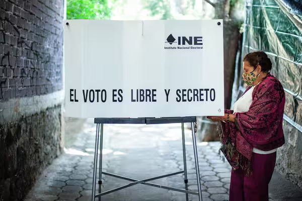 En abril de 2022, López Obrador envió una iniciativa de reforma electoral que fue rechazada en diciembre al no contar con consenso
