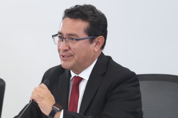 Gaspar dijo que asuntos rezagados por las comparecencias se retomarán al término de ellas, como la concesión de paraderos publicitarios