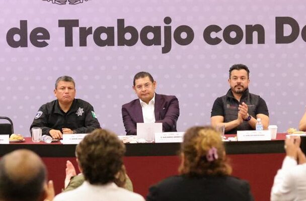Alejandro Armenta se reúne con delegadas y delegados de las 31 microrregiones de Puebla