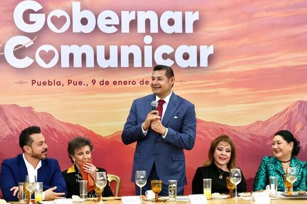 Armenta se reúne con más de 100 directores y concesionarios de medios de comunicación de Puebla